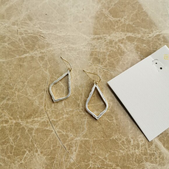 NEW Kendra Scott Gold Sophia Drop Earrings - Picture 2 of 3